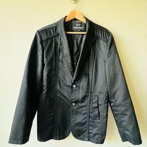 TANAWAT Brand Men’s washed blazer.